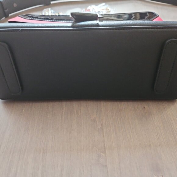 Gunas New York Emily Vegan Leather Crossbody Handbag - Picture 4 of 8